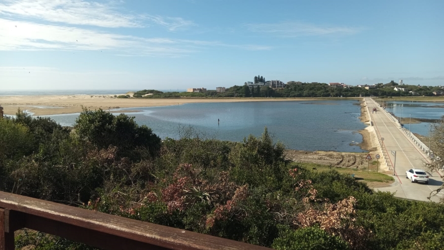 To Let 3 Bedroom Property for Rent in Aston Bay Eastern Cape